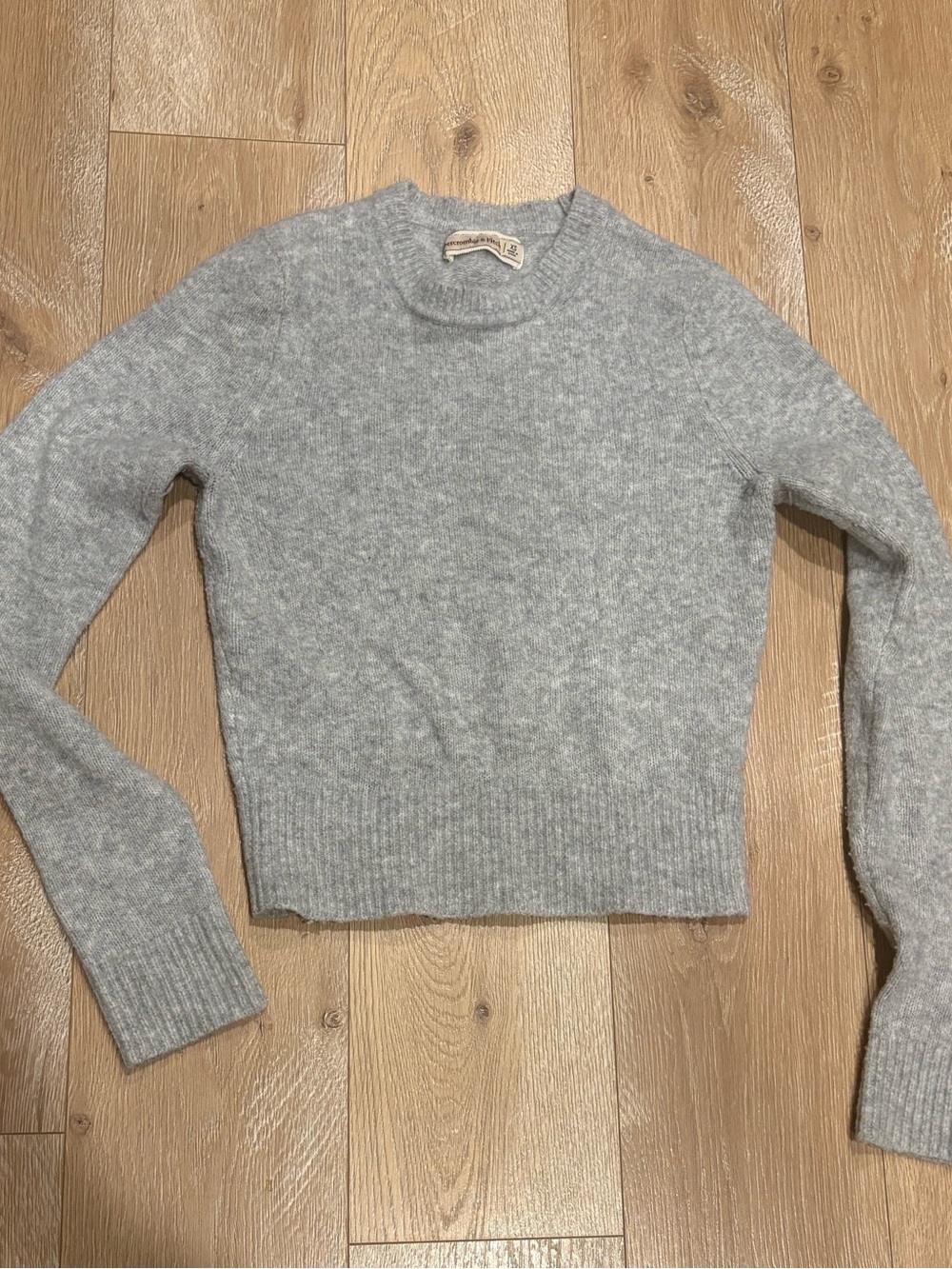 Abercrombie & Fitch Light Gray Crewneck Sweater